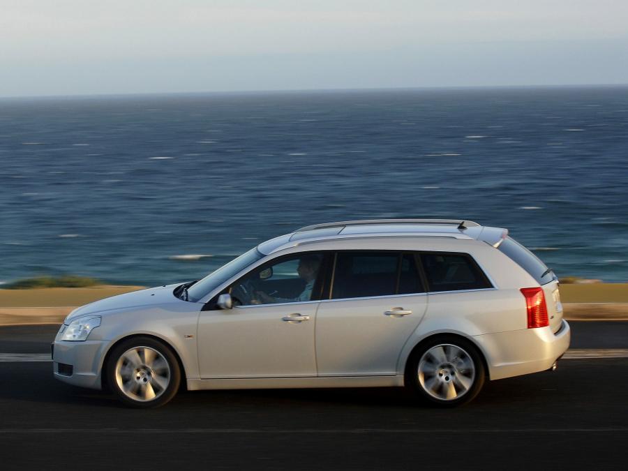  Cadillac BLS Wagon 2007 года  (фото 19 из 37)